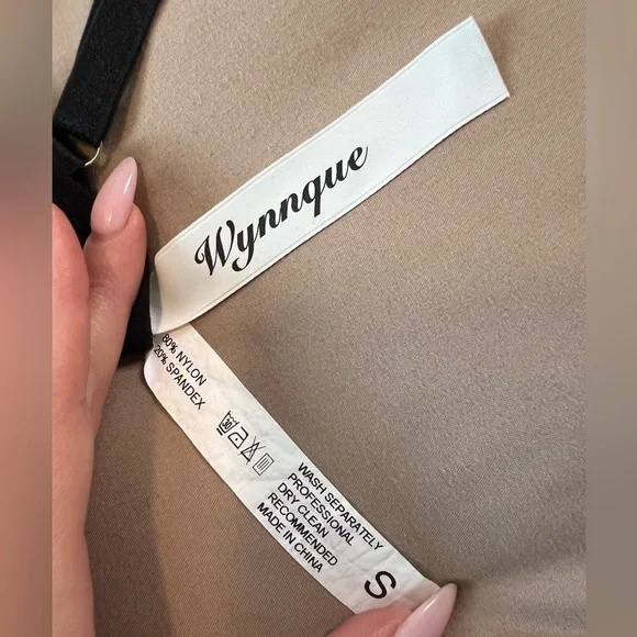 Elegant Black Lace Bustier - Picture 4 of 4